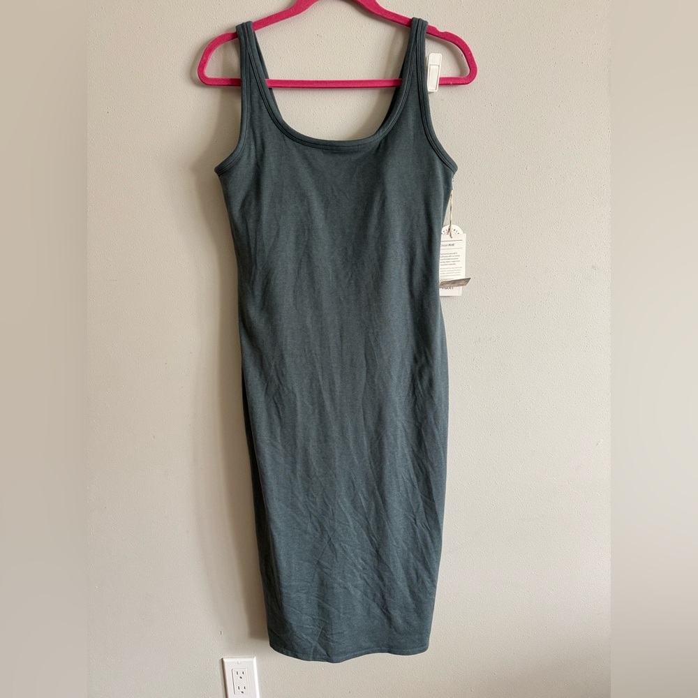 Vuori Halo Essential Dress - Lake Heather - scoop neck